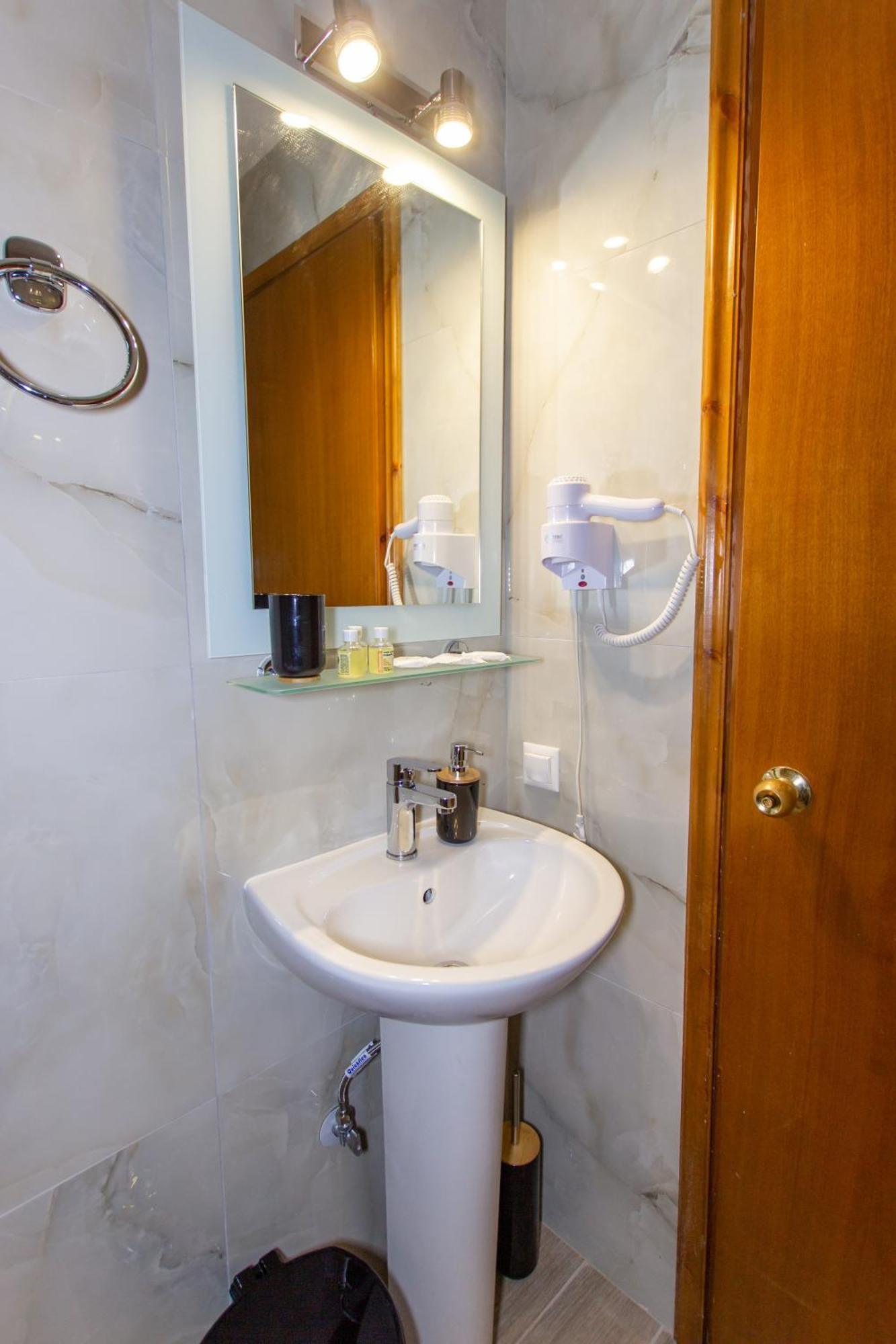 Athanasia Inn Vrasná Extérieur photo