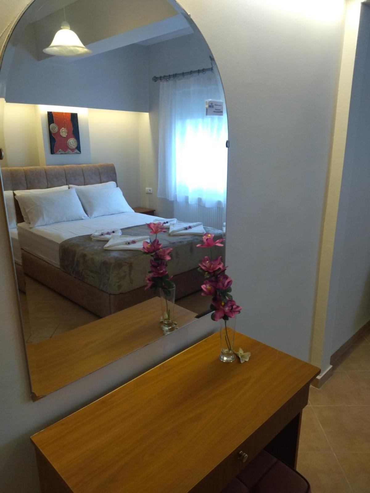 Athanasia Inn Vrasná Extérieur photo
